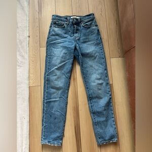 Like New Levi's Women's Blue Straight Leg Jeans
